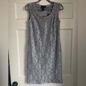 R & M Richards sleeveless metallic silver floral lace dress size 6